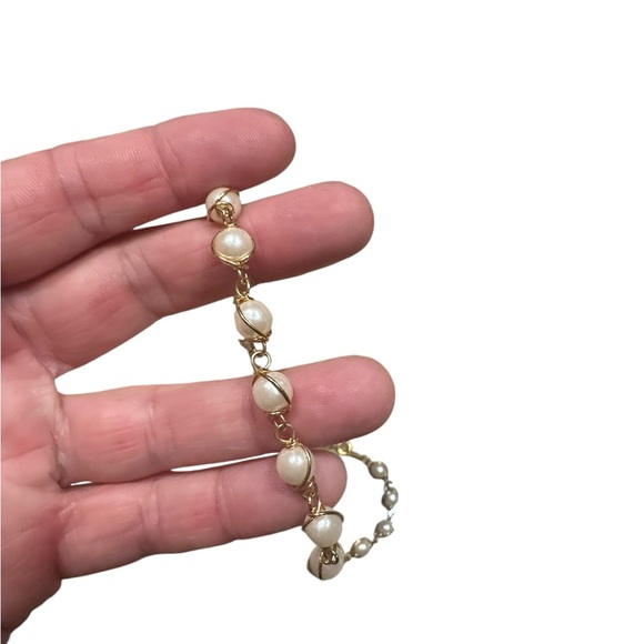 Dainty Gold and Pearl Short Necklace - Picture 5 of 5